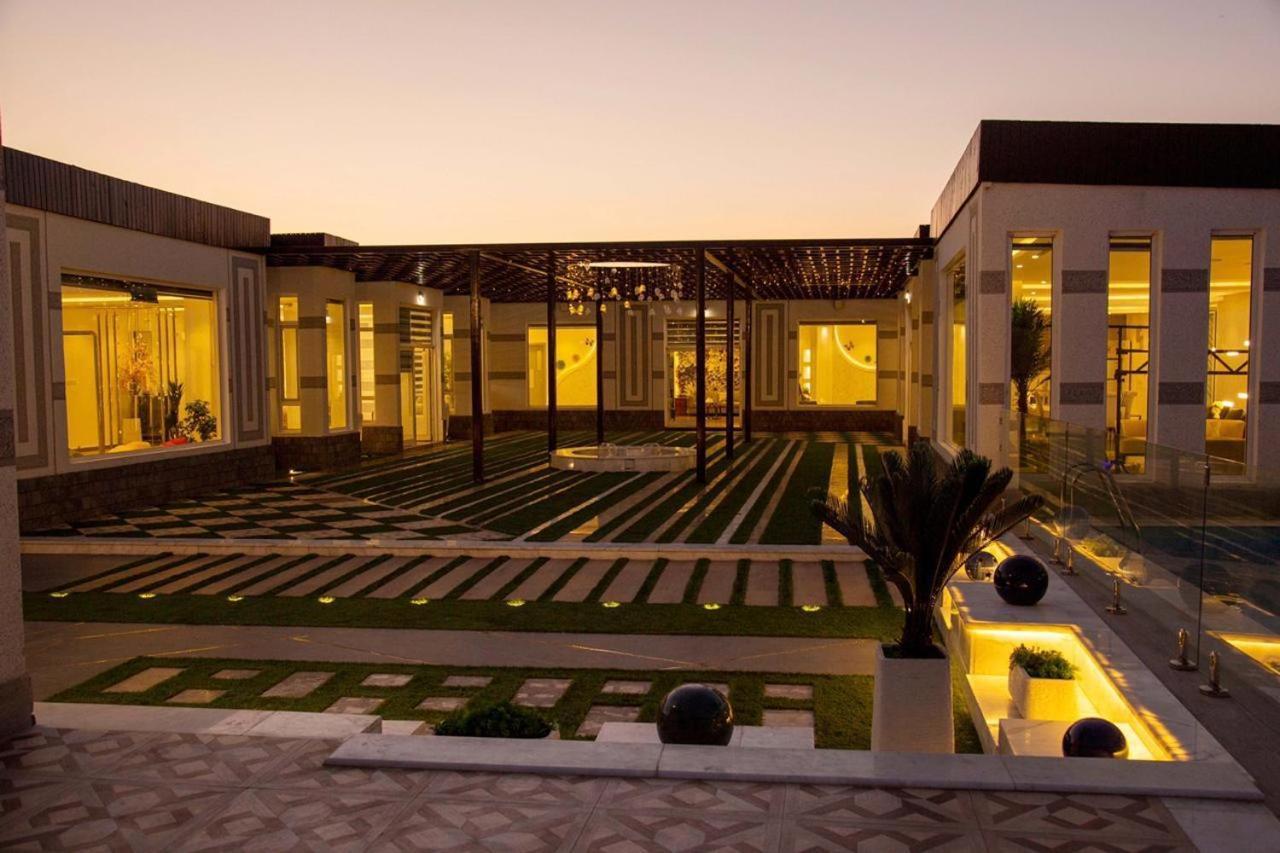 Luxury Elmore Chalets Tabuk Exterior photo